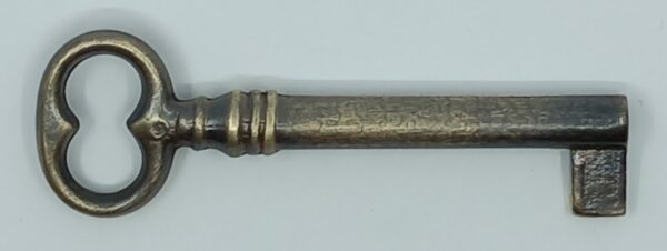 Clé laiton 12.461.16 pour serrures 10.501-502, fut de 51/8mm, patiné vieux