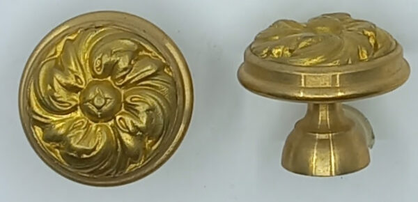 Bouton laiton 14.105  Louis XV, poli, diamètre 15 à 35mm