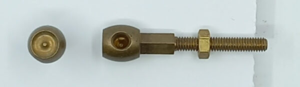 Attache laiton 18.940.1  diam. 10mm  haut.10mm, avec M4 fixe, trou de 4,5mm.