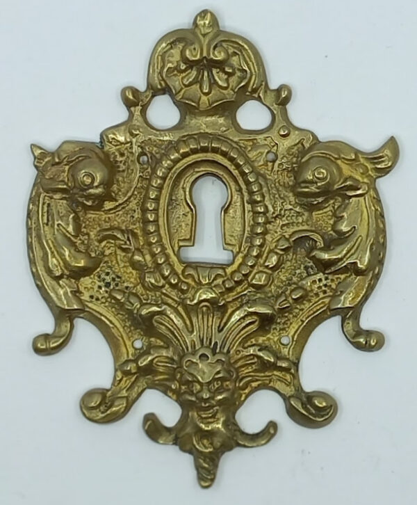 Entrée laiton 20.306.1 bronze poli,  102x80mm. Ls XIV.