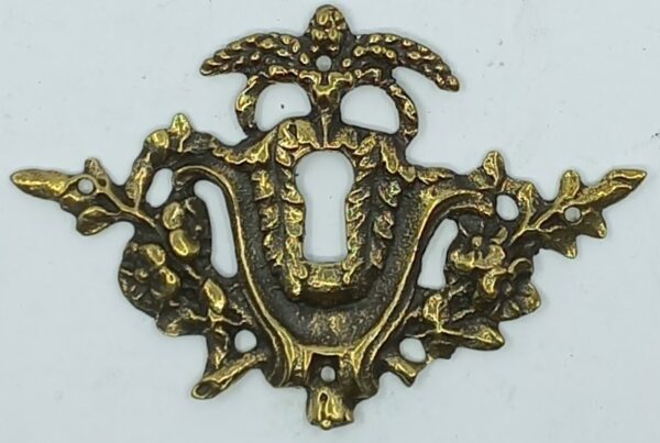 Entrée laiton 20.503.1 bronze patiné,  55x91mm, Louis XVI.