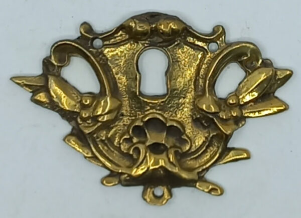 Entrée laiton 20.518.1 bronze patiné,  48x70mm, Louis XVI.