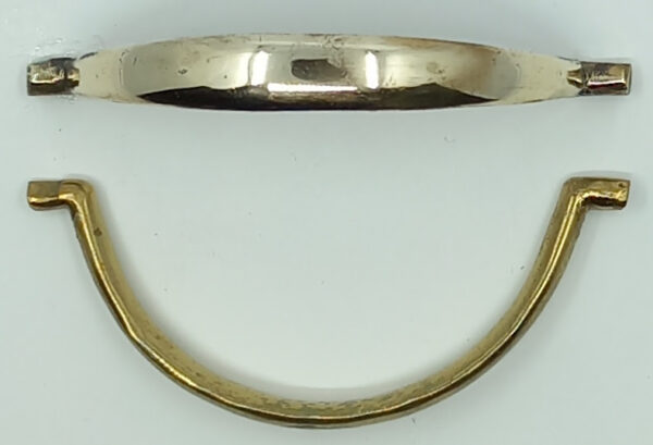 Poignée laiton 24.119  rustique, polie, E/A de 73 et 119mm.