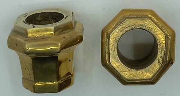 Sabot laiton 40.109  hexagonal, dim. intérieure, en haut x la hauteur.