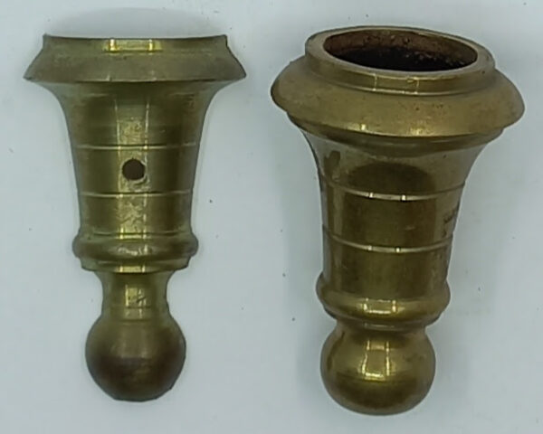 Sabot laiton 40.110  boule, dim. intérieure, en haut x la hauteur.