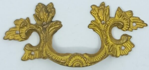 Poignée laiton 24.608.1  bronze Ls XV, patiné, dim. 93x54mm.