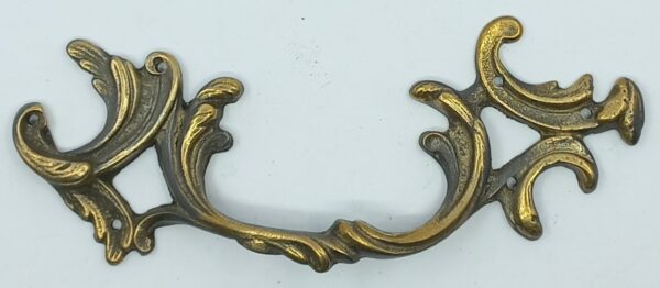 Poignée laiton 24.612.1  bronze Ls XV, patiné, dim. 145x58mm.