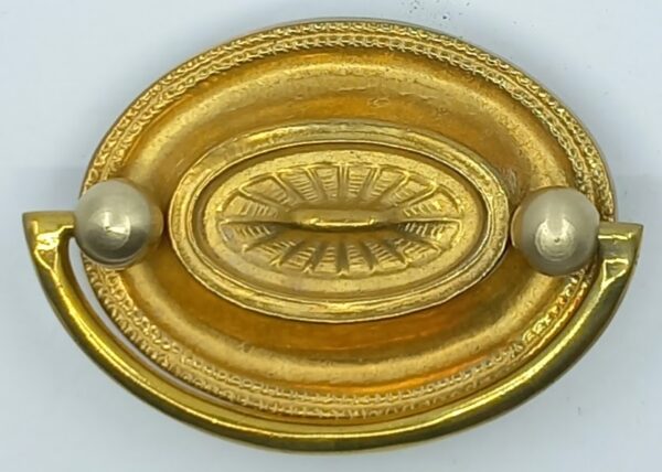 Poignée laiton 24.718   bronze Ls XVI, poli, dim. 56x42 ou 72x53mm.