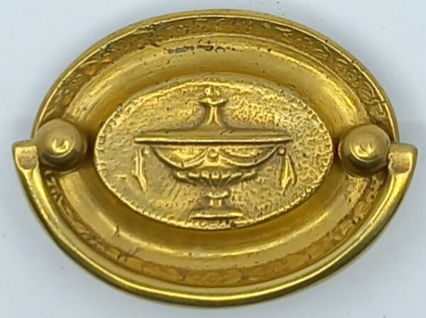 Poignée laiton 24.720.1   bronze Ls XVI, poli, dim. 65x45mm.