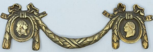 Poignée laiton 24.724  bronze Ls XVI, patiné, dim.93x28 ou 185x58mm.