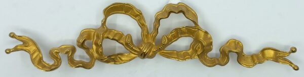 Noeud, bronze, 30.453.1  Louis XVI, patinés, 245x60mm.