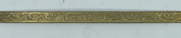 Filet laiton 30.105.1 avec motif pressé, dim. 6x1mm, prix par cm'.