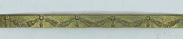 Filet laiton 30.106.1 avec motif pressé, dim. 8,5x1mm, prix par cm'.