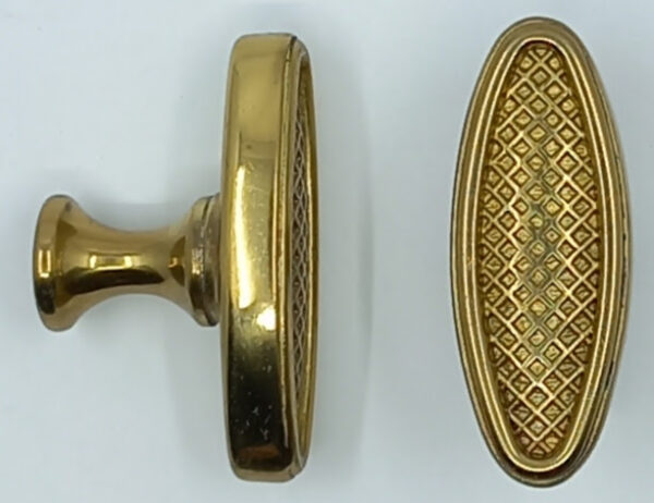 Bouton laiton 14.113.1  Louis XVI, poli et verni, ovale 45x17mm, haut 26mm.