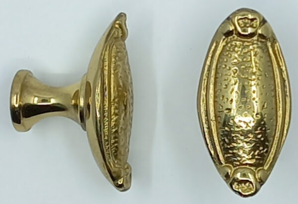 Bouton laiton 14.106.1  Louis XV, poli et verni, ovale 40x20mm, haut 26mm.