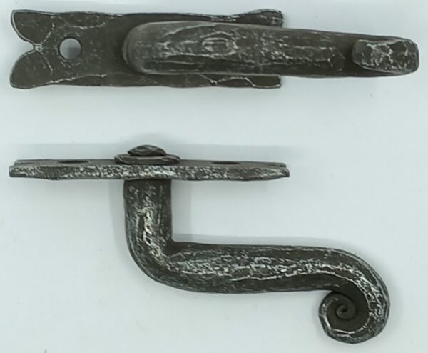 Tournet,   10.901.1 fer forgé, patiné, platine 57x16mm, pour recouvrement de 16mm.