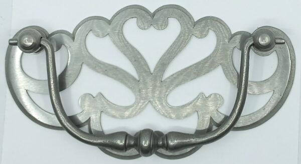 Poignée fer 26.126.1 brossé, E/A de 115mm, avec platine 144x77mm, pour vis M4.