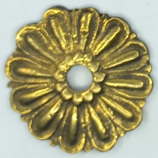 Rosace laiton 18.348.1 bronze patiné, Louis XIV, diam. 43mm, trou 7mm.