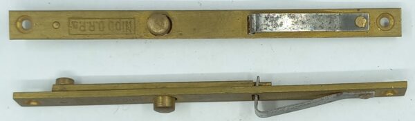 Fermeture, 10.925.1 en laiton, pour tiroir secret, dim. 108x8mm, à entailler.