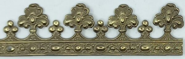 Bordure laiton 30.111.1  pressé, dim. 26x1mm, prix par cm'.
