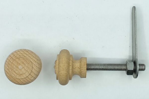 Bouton bois 55.151.1 Hêtre mouluré, diam. 25mm, avec clavette, brut, non verni.