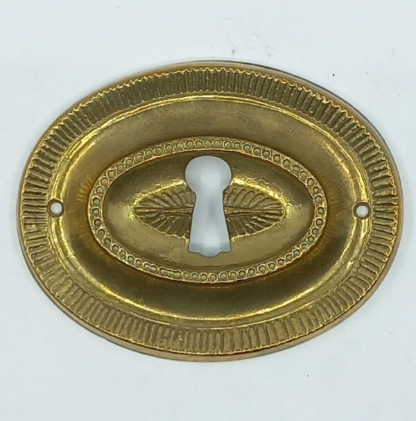 Entrée laiton 20.578.1 poli, verni.  Louis XVI,  H=52 x 67mm.