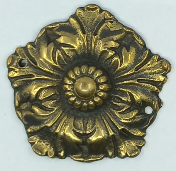 Rosace bronze 30.446.1  Louis XVI, dim. 47x47mm, patiné.