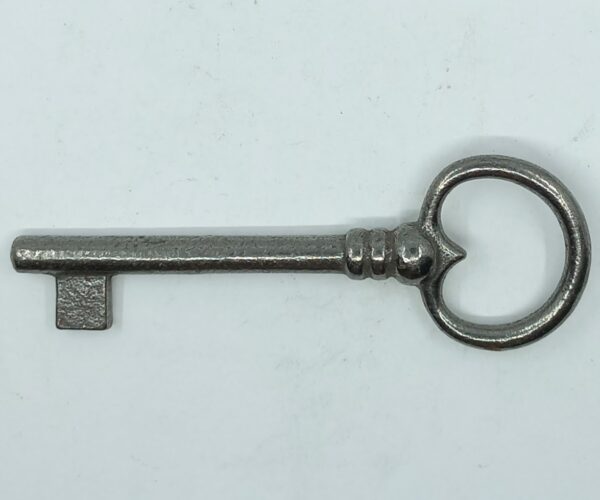 Clé fer 12.511.19  à nez, fut 50mm, P = 10x9mm.