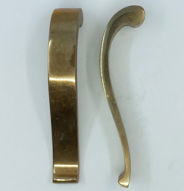 Poignée laiton 24.959.1 polie, entr'axe 83mm, vis M4.