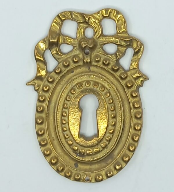 Entrée laiton 20.586.1 bronze, patiné,  Louis XVI, 68x50mm.