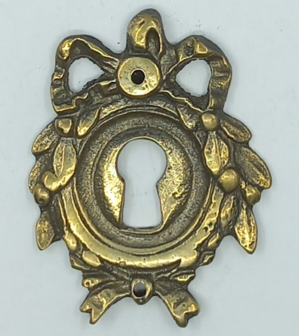 Entrée laiton 20.585.1 bronze, patiné,  Louis XVI, 54x45mm.