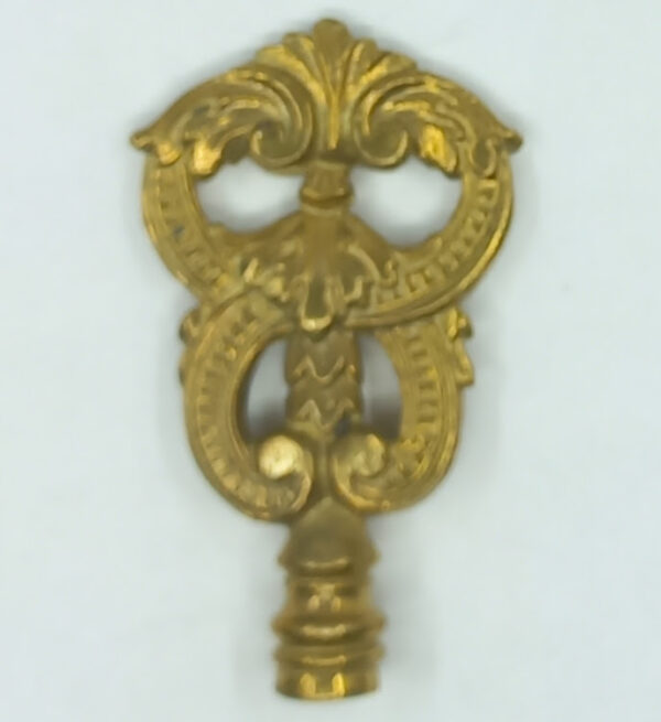 Clé laiton 12.116.1 anneau seul patiné, dim. 52x30mm, Louis XIV.
