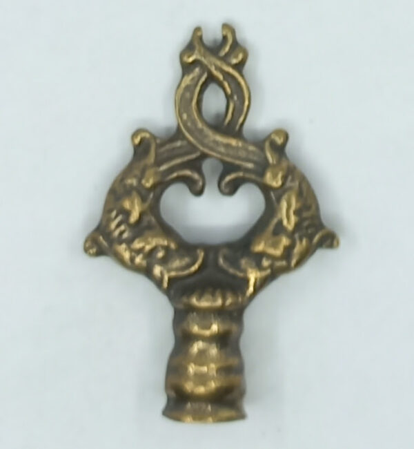 Clé laiton 12.220.1  anneau seul, Empire, dim. 46x30mm.