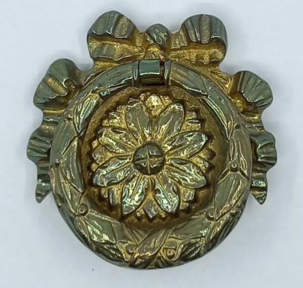 Poignée laiton 24.748.1   bronze Ls XVI, patiné,  diam. 60mm, à lacet.