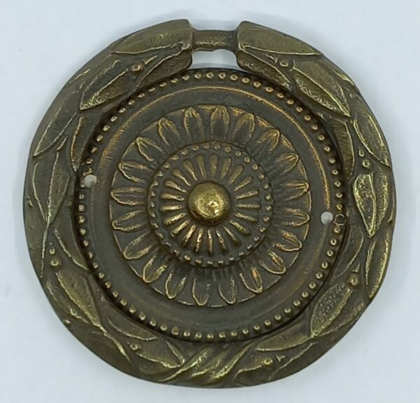Poignée laiton 24.747.1   bronze Ls XVI, patiné,  diam. 65mm, à lacet.