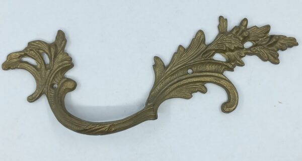 Poignée laiton 24.628  bronze Ls XV, dim. 175x70mm, droite (photo) ou gauche.