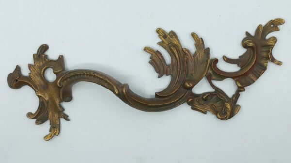 Poignée laiton 24.631.1  bronze Ls XV, dim. 275x100mm, droite (photo) et gauche, la paire.