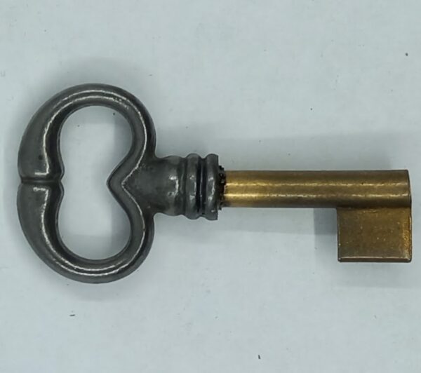 Clé fer 12.504.15  anneau avec fut à ajuster de 28mm, P de 8x11mm.