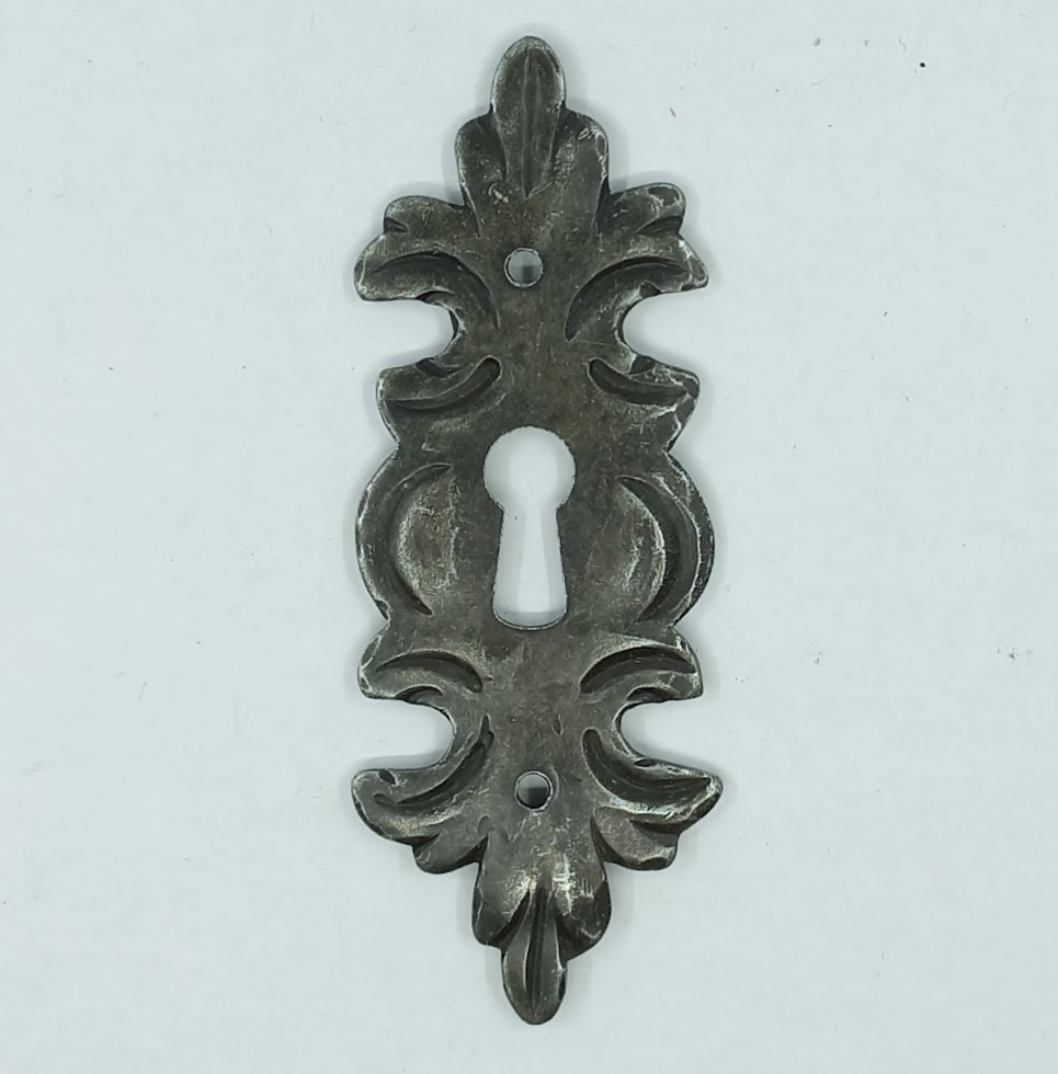 Entrée fer 22.259.1 forgé et patiné, h= 145x35mm.