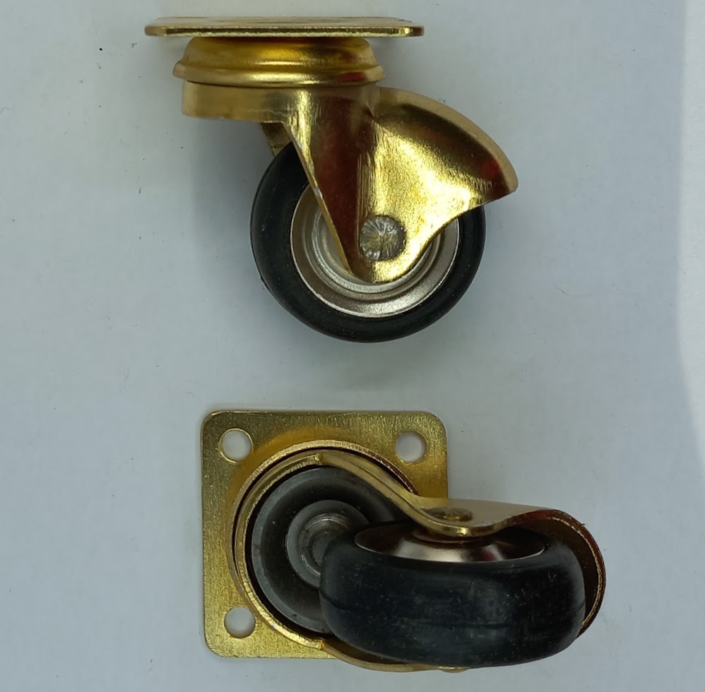 Roulette laitonnée 40.210.1 avec bandage noir, Hauteur 50mm, platine 40x40mm, diam. roue 36mm.