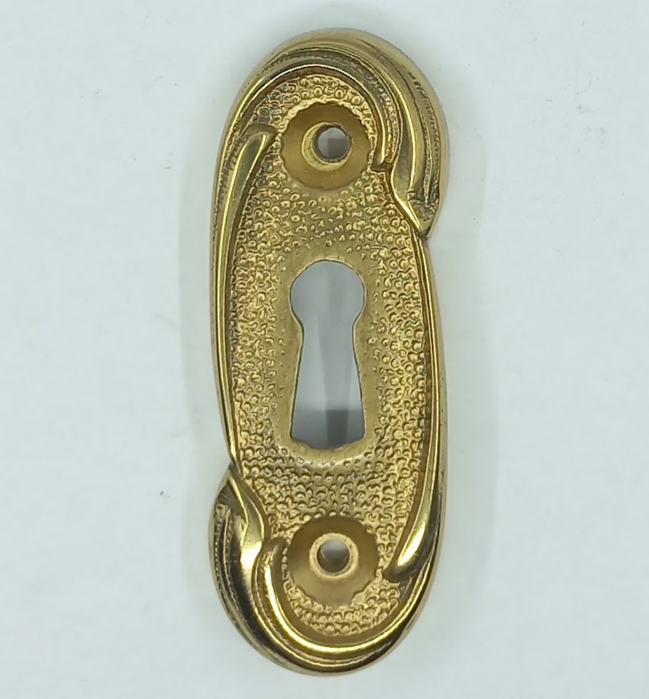 Entrée laiton 20.443.1 poli et verni, dim. 70x25mm, Louis XV.