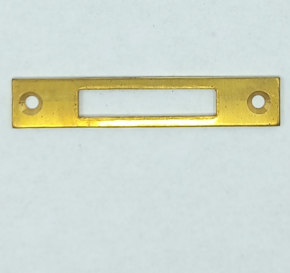 Serrure, accessoire: 10.301.1 gâche plate, laiton, 65x12x1,5mm, ouverture 33x6,5mm, percée 3,2mm.