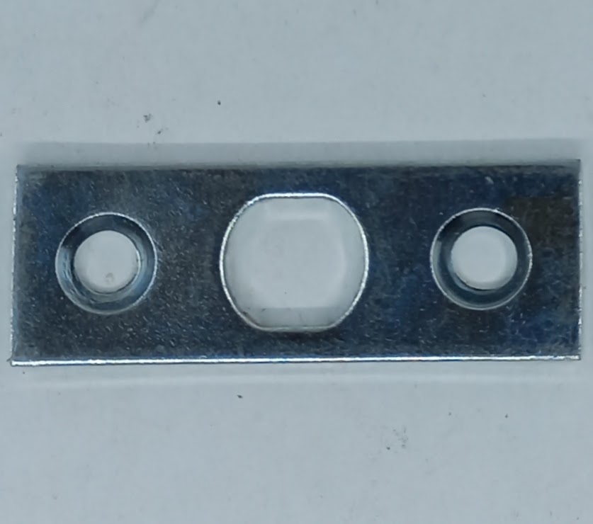 Serrure, accessoire: 10.301.10 gâche plate, zinguée, 40x18x1,5mm, ouverture 10x13mm, pour verrou, percée 4,2mm.