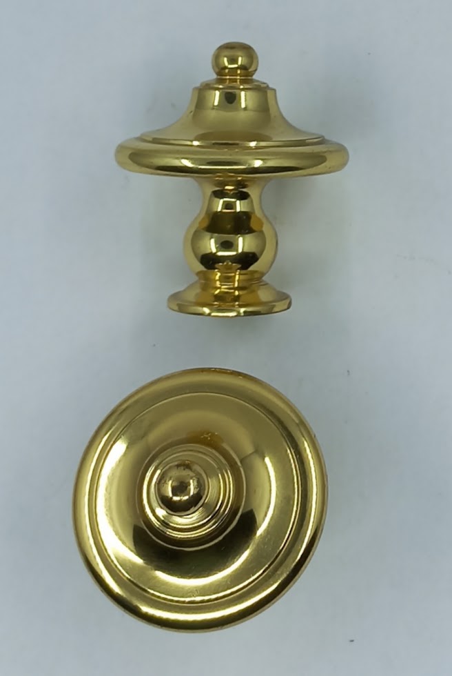 Bouton laiton 14.163.00 poli et verni, diamètre 35mm, hauteur 40mm.