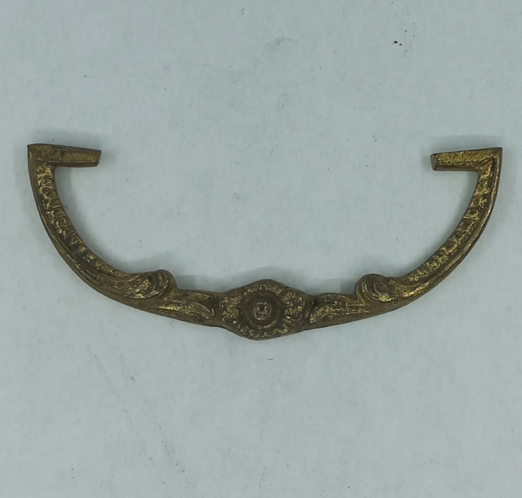 Poignée laiton 24.763.1 bronze Ls XVI, patiné, dim. 76x27mm.
