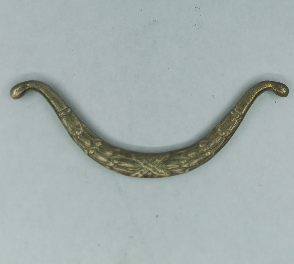 Poignée laiton 24.759.1 bronze Ls XVI, patiné, dim. 120x40mm, E/A 100mm.